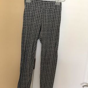 gray and black Houndstooth pattern leggings